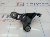 Кронштейн крепления троса КПП Volkswagen Golf Plus (Mk5) 5Q0711789.