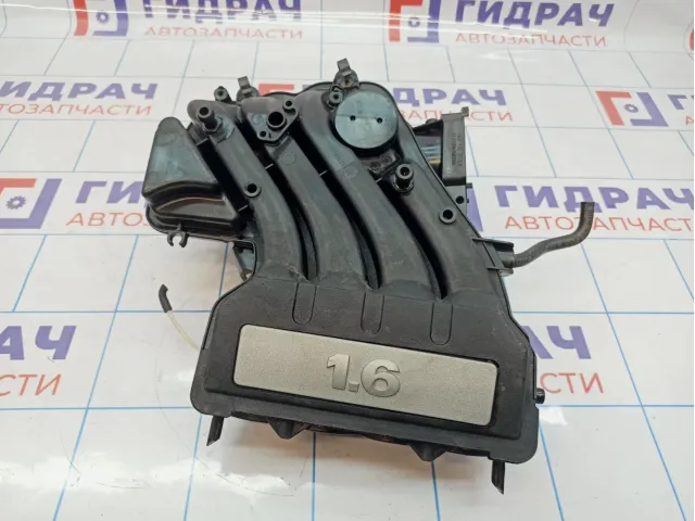 Коллектор впускной Volkswagen Golf Plus (Mk5) 06A133203EM. Сломан штуцер.