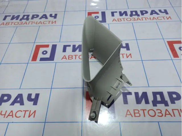 Накладка глухого стекла переднего правого Volkswagen Golf Plus (Mk5) 5M0858336BY20.