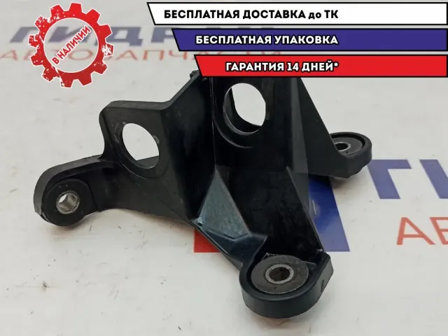 Кронштейн крепления троса КПП Volkswagen Passat B6 1K0711789H.