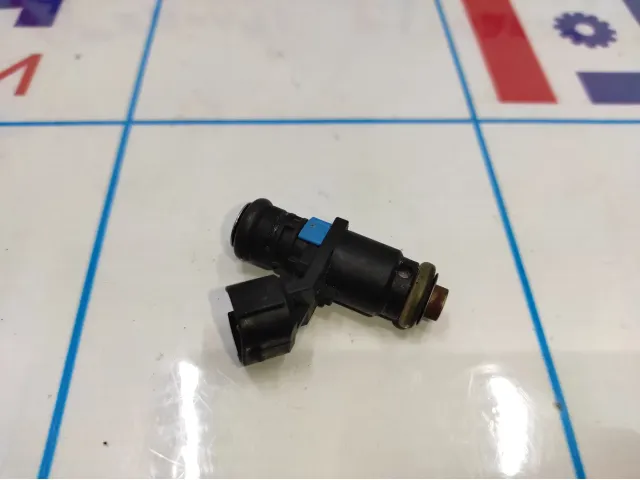 Форсунка инжекторная электрическая Volkswagen  Polo Sedan (Mk5) 03C906031A.