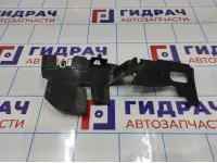 Воздуховод радиатора левый Volkswagen  Polo Sedan (Mk5) 6RU121283. Дефект.