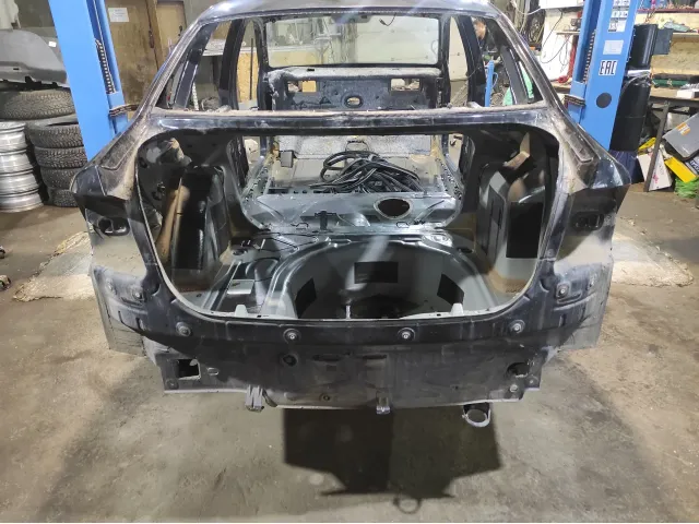 Панель задняя Volkswagen  Polo Sedan (Mk5) .