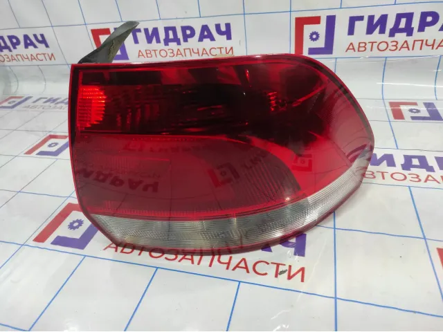 Фонарь задний правый Volkswagen  Polo Sedan (Mk5) 6RU945096E.