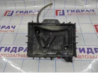 Крепление АКБ (корпус/подставка) Volkswagen  Polo Sedan (Mk5) 5Z0915331B.