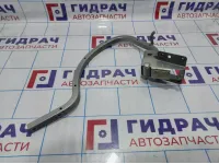 Петля крышки багажника левая Volkswagen Polo Sedan (Mk5) 6RF827301A