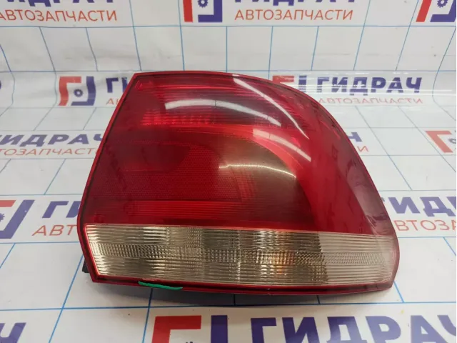 Фонарь задний правый Volkswagen Polo Sedan (Mk5) 6RU945096E