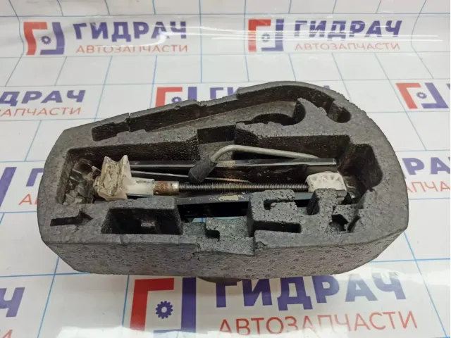 Домкрат Volkswagen Polo Sedan (Mk5) 6R0011031B