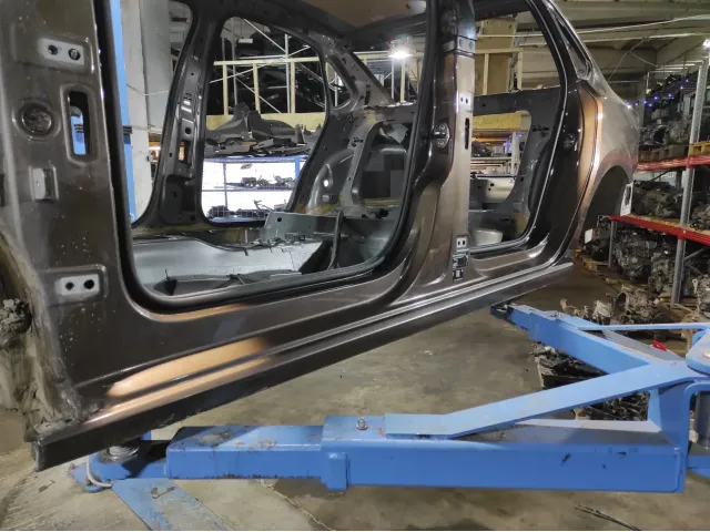 Порог со стойкой левый Volkswagen Polo Sedan (Mk5) .