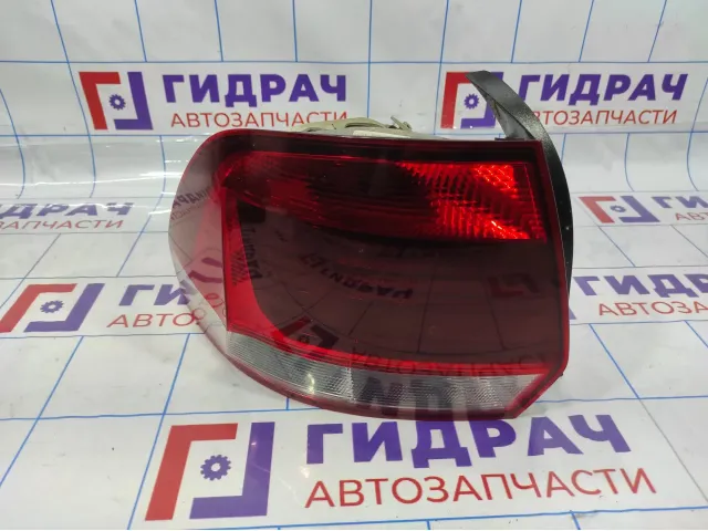 Фонарь задний левый Volkswagen Polo Sedan (Mk5) 6RU945095L.