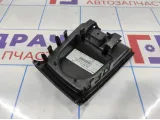 Подстаканник Volkswagen Polo Sedan (Mk5) 6R0862531A82V. Дефект.