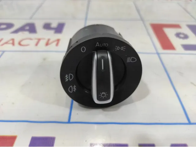 Переключатель света фар Volkswagen Polo Sedan (Mk5) 3C8941431A.