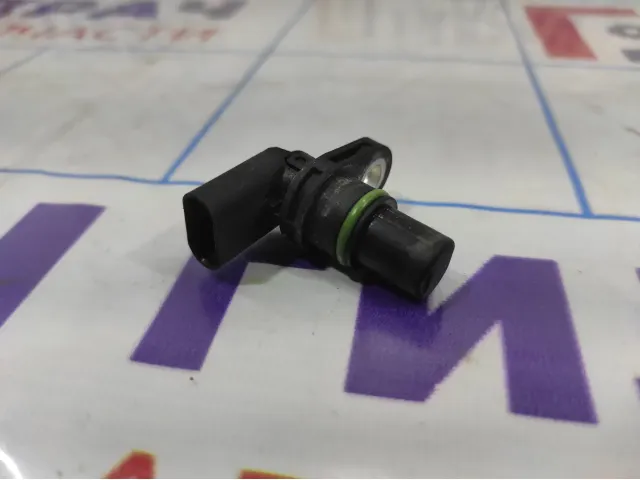 Датчик положения распредвала Volkswagen Polo Sedan (Mk5) 04C907601K.