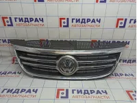 Решетка радиатора Volkswagen Tiguan (NF) 5N0853651C