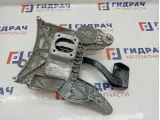 Педаль тормоза Volkswagen Touareg 7L0723142B. С кронштейном 7L0723117.