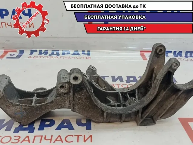 Кронштейн генератора Volkswagen Touareg 022260087F.