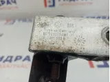Кронштейн крепления переднего стабилизатора Volkswagen Touareg 7L0411063B.