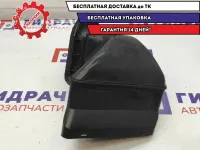 Воздухозаборник Volkswagen Touareg 7L0819049.