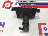 Форсунка омывателя фары с кронштейном левым Volkswagen Touareg 7L6955978. 7L6807361.