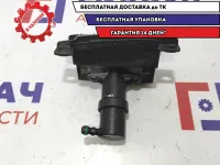 Форсунка омывателя фары с кронштейном правым Volkswagen Touareg 7L6955978. 7L6807362.
