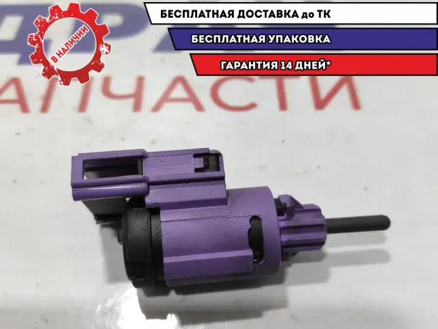 Датчик включения стопсигнала Volkswagen Touareg 1J0945511E.