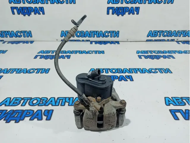 Суппорт тормозной задний правый Volkswagen Tiguan 5N0615404.