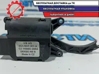 Моторчик заслонки отопителя Volkswagen Tiguan 3C1907511A. Дефект.