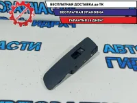 Кнопка стеклоподъемника Volkswagen Tiguan 7L6959855B. С накладкой. Дефект.
