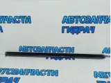 Уплотнитель стекла передний правый Volkswagen Tiguan 5N08374805AP.