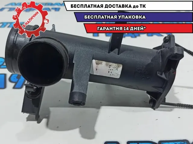 Воздуховод Volkswagen Tiguan 03C129617G. Сломаны крепления.