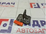 Крючок капота Volkswagen Caddy (2k) 1K8823186D