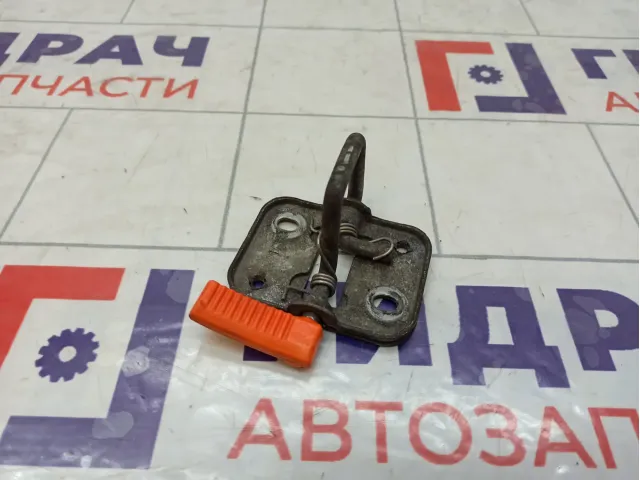 Крючок капота Volkswagen Caddy (2k) 1K8823186D