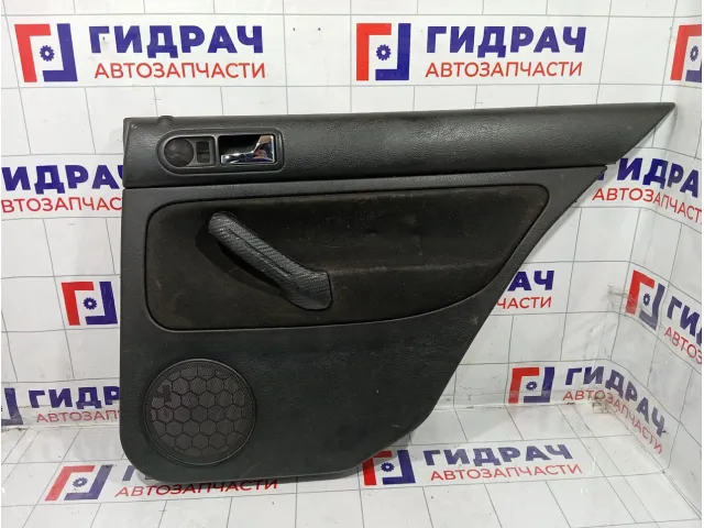 Обшивка двери задней правой Volkswagen Golf (Mk4) 1J6867212ADHRP