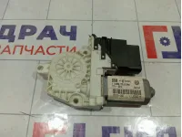 Моторчик стеклоподъемника задний левый Volkswagen Golf (Mk4) 1J4959811C013