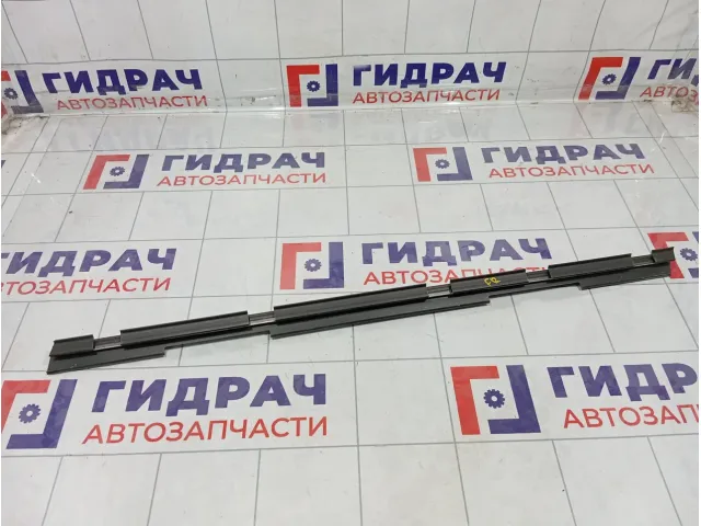 Уплотнитель стекла переднего правого Volkswagen Golf (Mk4) 1J4837472BB41