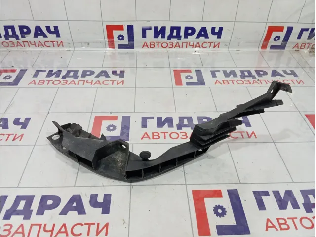 Направляющая заднего бампера левая Volkswagen Golf (Mk4) 1J6807393A