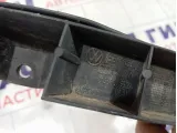 Направляющая заднего бампера левая Volkswagen Golf (Mk4) 1J6807393A