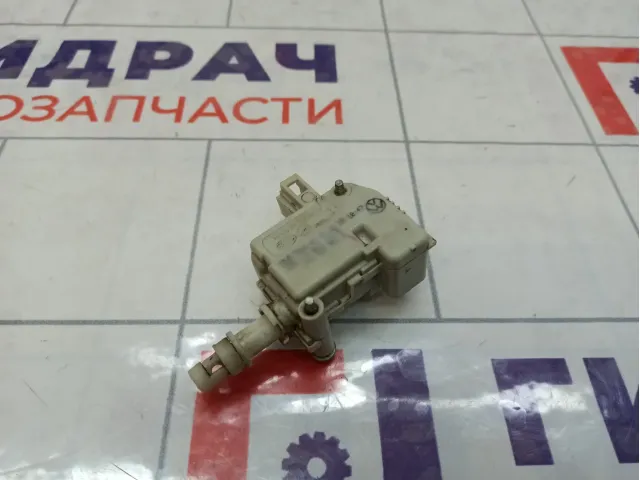 Активатор замка багажника Volkswagen Golf (Mk4) 1M0959781A