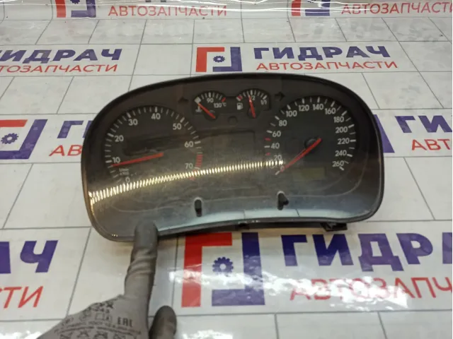 Панель приборов Volkswagen Golf (Mk4) 1J0920825AX