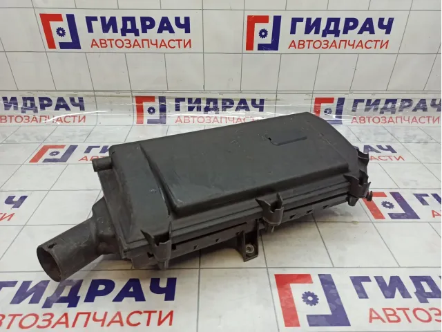 Корпус воздушного фильтра Volkswagen Golf (Mk4) 036129611AR