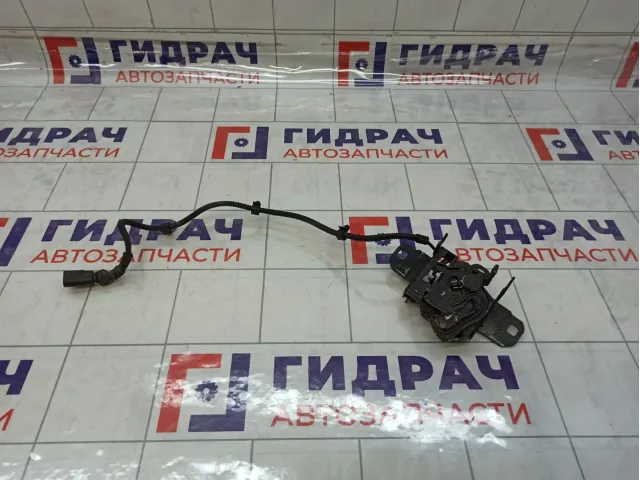 Замок капота Volkswagen Golf (Mk4) 1J0823509E