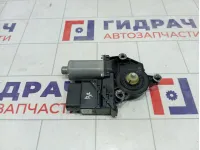 Моторчик стеклоподъемника заднего правого Volkswagen Golf 5K0959704E
