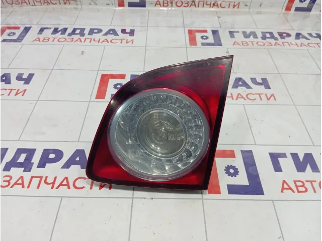 Фонарь задний внутренний правый Volkswagen Golf 5M0945094S