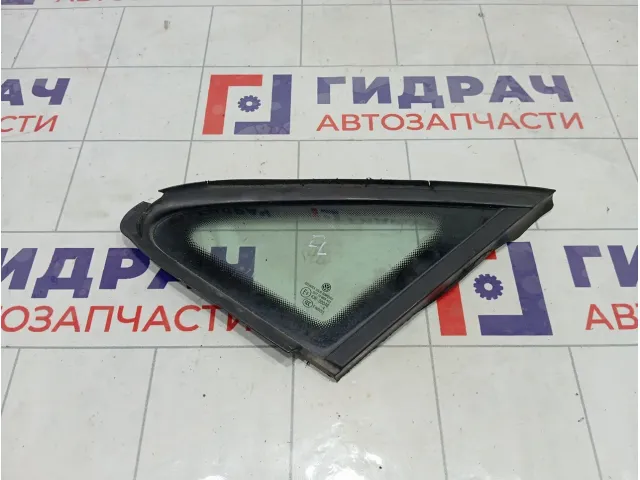 Стекло кузовное глухое (форточка) переднее левое Volkswagen Golf 5M0845411B