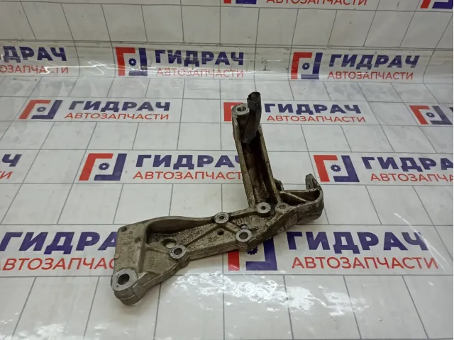 Кронштейн рычага переднего левый Volkswagen Golf 1K0199295E