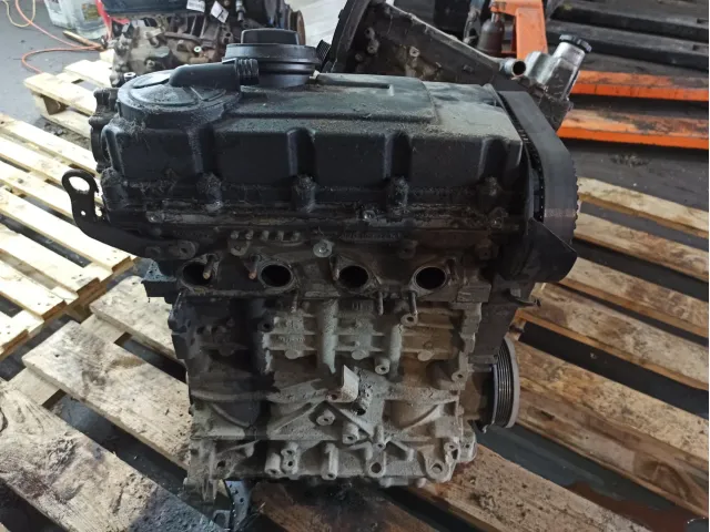 Двигатель Volkswagen Golf 03G100035K