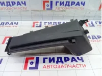 Кронштейн полки багажника левый Volkswagen Golf 1K6867761