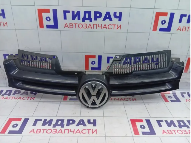 Решетка радиатора Volkswagen Golf 1K0853655A