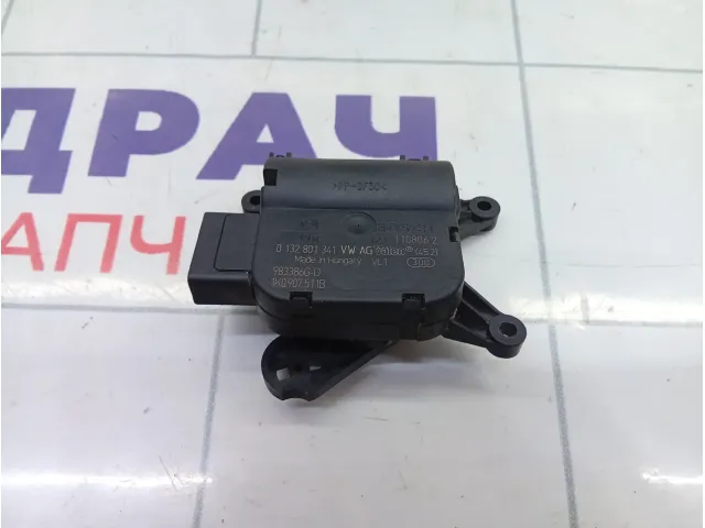 Моторчик заслонки отопителя (печки) Volkswagen Golf 1K0907511B