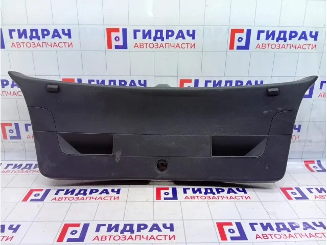 Обшивка двери (крышки) багажника Volkswagen Golf 1K6867601E